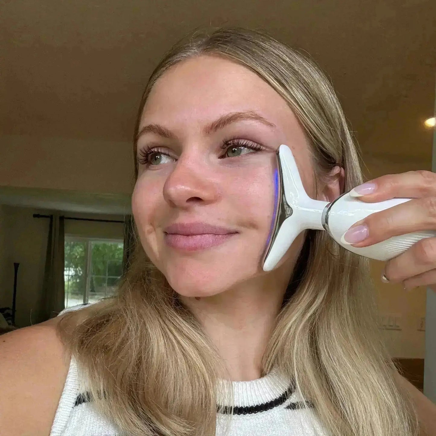 Light Therapy Face Lifter - Revitalize and Rejuvenate your skin